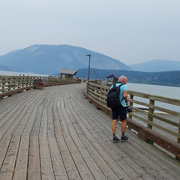 Hans Mom bij Salmon Arm Wharf